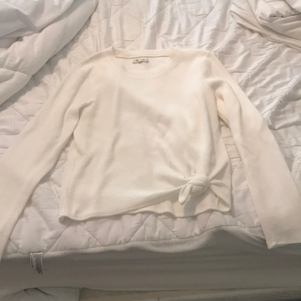 Cute white sweater!!